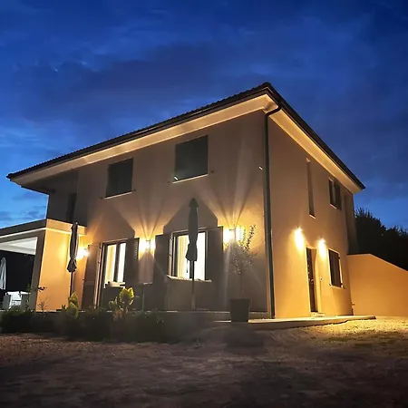 Apartment Robi 2 *
